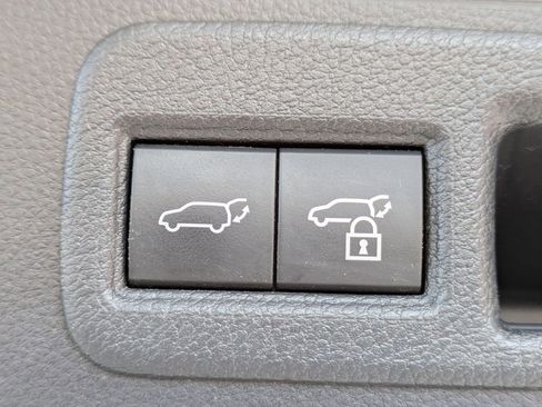Used 2024 Toyota Venza XLE AWD/4WD image 14