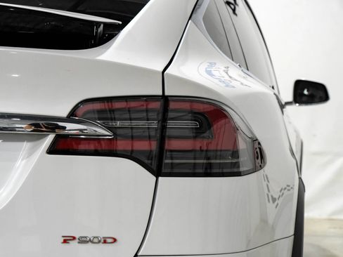 Used 2016 Tesla Model X P90D image 47