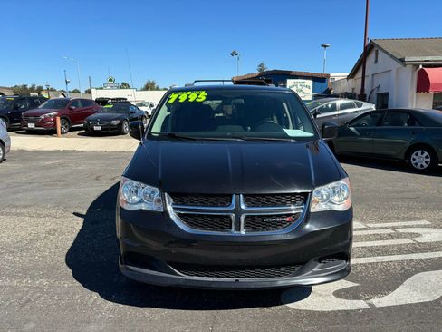 Used 2016 Dodge Grand Caravan SXT image 9