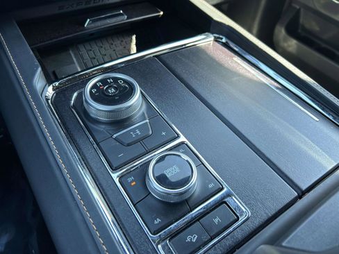 Used 2023 Ford Expedition Platinum image 29