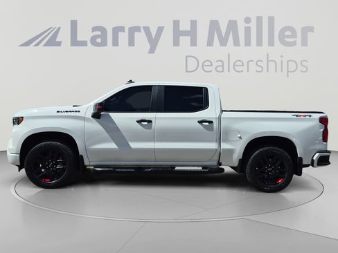 Used 2023 Chevrolet Silverado 1500 RST w/ Redline Edition AWD/4WD image 2