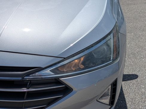 Used 2019 Hyundai Elantra SE w/ Winter Weather Package FWD image 10