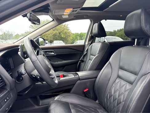 Used 2022 Nissan Rogue Platinum w/ Head-Up Display Package FWD image 18