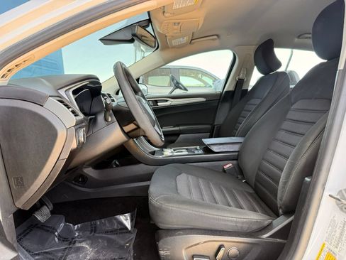 Used 2019 Ford Fusion SE FWD image 11