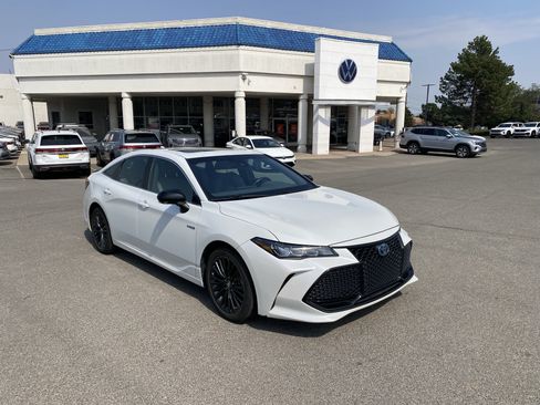 Used 2019 Toyota Avalon XSE w/ All Weather Liner Package FWD image 5