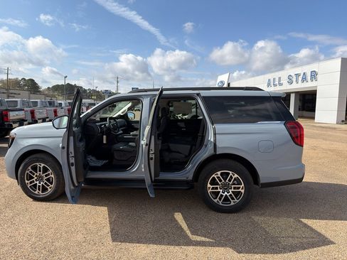 New 2026 Ford Expedition Active RWD image 23