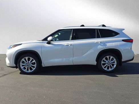 Used 2023 Toyota Highlander Limited AWD/4WD image 6