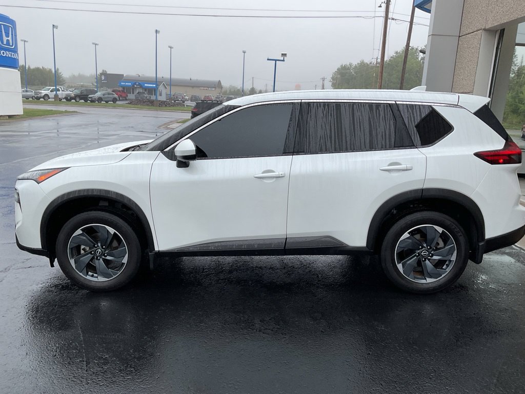 Used 2026 Nissan Rogue SV AWD/4WD image 8
