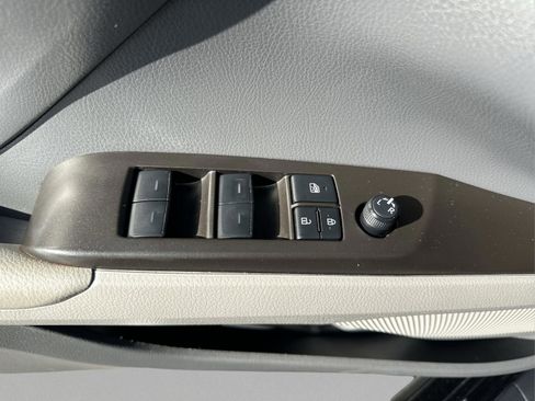 Used 2023 Toyota Camry SE image 31