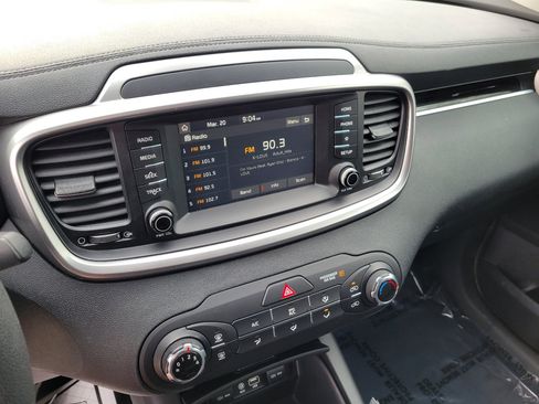 Used 2019 Kia Sorento L image 27