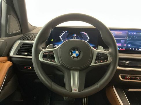Used 2025 BMW X5 xDrive40i w/ M Sport Package AWD/4WD image 16