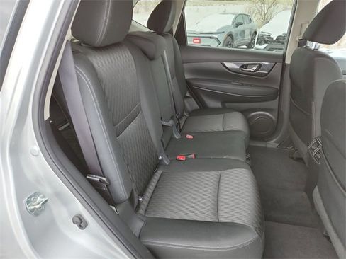 Used 2019 Nissan Rogue SV image 25