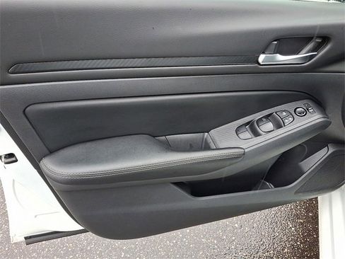 Used 2024 Nissan Altima 2.5 SV image 9