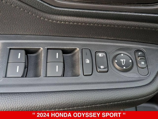 Used 2024 Honda Odyssey Sport image 12