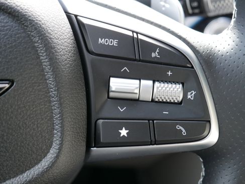 Used 2025 Genesis G70 2.5T image 24