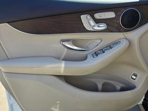Used 2019 Mercedes-Benz GLC 300 4MATIC image 15