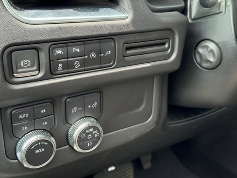 Used 2022 GMC Yukon AT4 AWD/4WD image 11