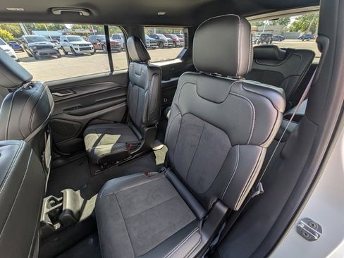 New 2025 Jeep Grand Cherokee L Altitude image 16