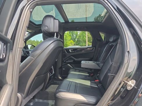 Used 2020 Porsche Cayenne AWD/4WD image 43