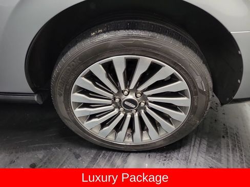 Used 2020 Lincoln Navigator Reserve w/ Luxury Package RWD image 11