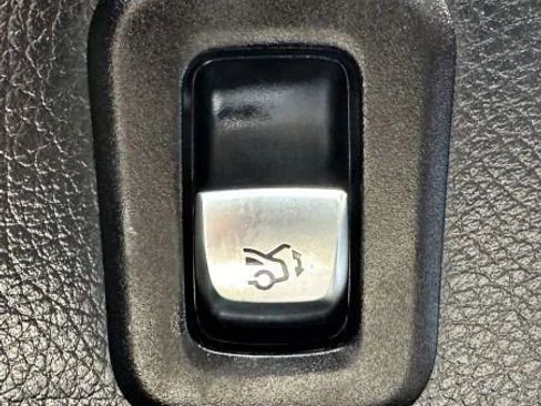 Used 2019 Mercedes-Benz GLC 300 w/ Parking Assistance Package image 45