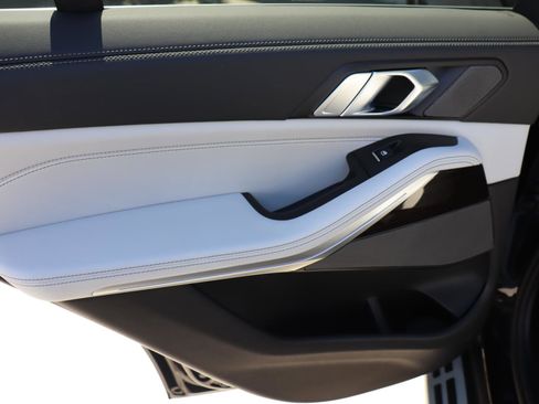 Used 2025 BMW X5 sDrive40i w/ Premium Package image 12