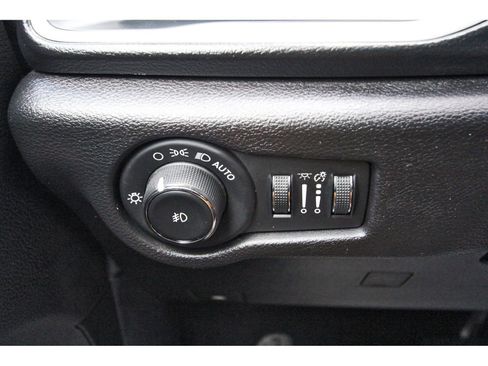 Used 2020 Chrysler Pacifica Touring w/ Advanced Safetytec Group image 19