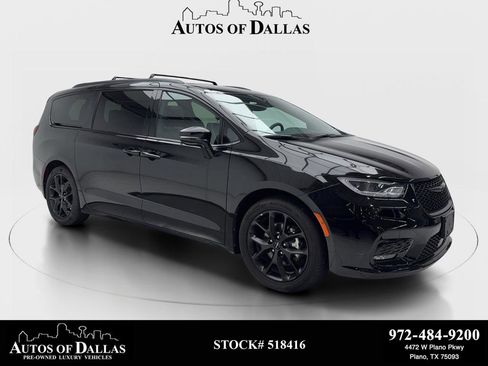 Used 2025 Chrysler Pacifica Limited FWD image 1
