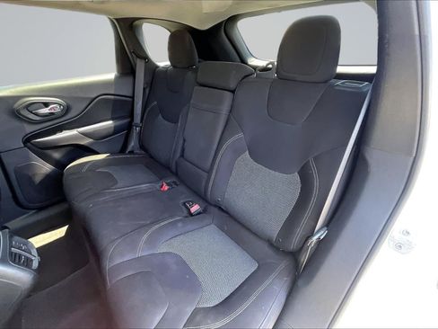 Used 2019 Jeep Cherokee Latitude w/ Popular Appearance Group AWD/4WD image 26