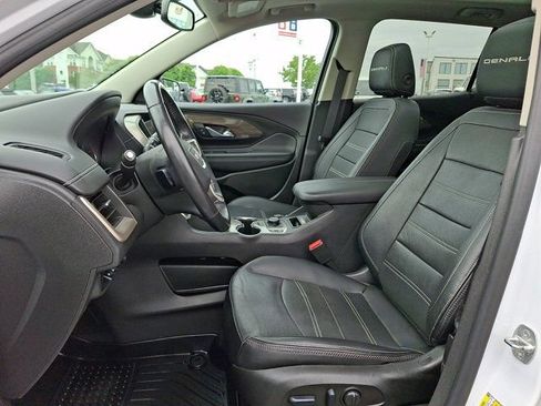 Used 2022 GMC Terrain Denali w/ Denali Premium Package AWD/4WD image 17