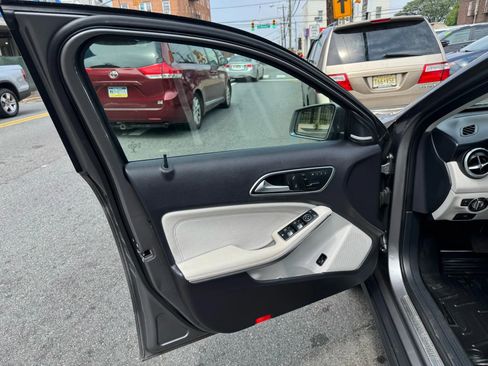 Used 2015 Mercedes-Benz GLA 250 4MATIC image 28