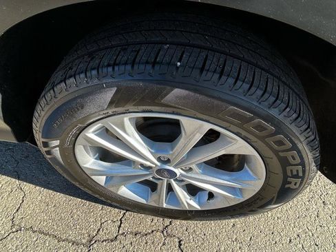 Used 2018 Ford Escape SE w/ SE Sync 3 Package image 9