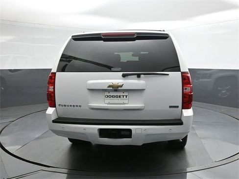 Used 2011 Chevrolet Suburban LT image 8