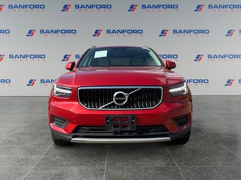 Used 2019 Volvo XC40 T4 Momentum image 8