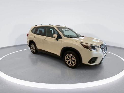 Used 2022 Subaru Forester Premium AWD/4WD image 2