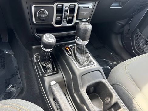 Used 2025 Jeep Wrangler Unlimited Sport AWD/4WD image 16