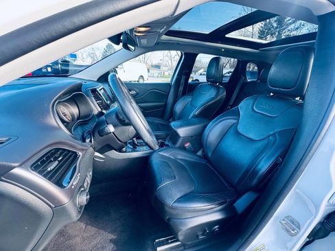 Used 2019 Jeep Cherokee Limited AWD/4WD image 12