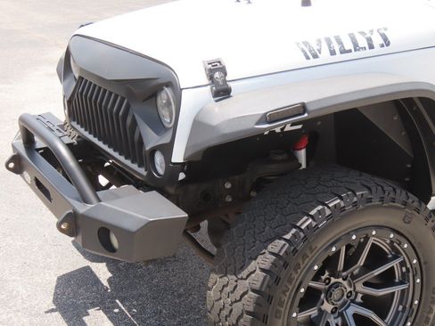 Used 2017 Jeep Wrangler Sport AWD/4WD image 3