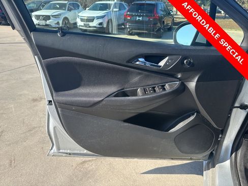 Used 2017 Chevrolet Cruze LT w/ Convenience Package image 16