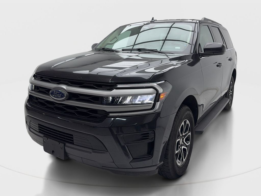 Used 2024 Ford Expedition XLT RWD image 4