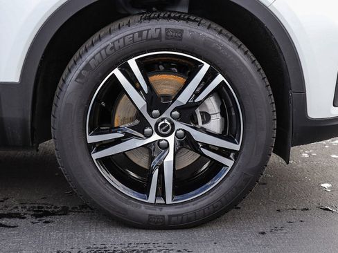 New 2025 Volvo XC40 B5 Core w/ Climate Package image 6