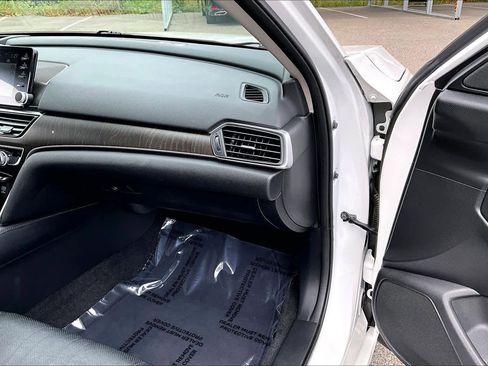 Used 2018 Honda Accord Touring image 18