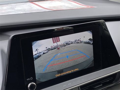 Certified 2025 Toyota Prius LE image 28