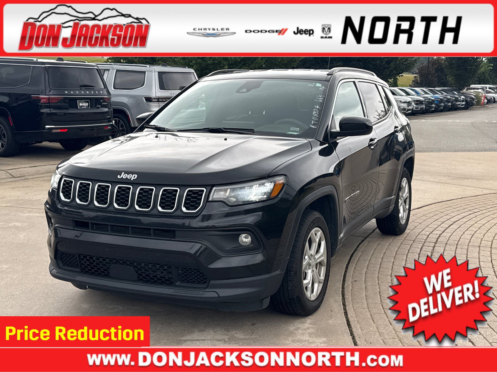 Used 2024 Jeep Compass Latitude AWD/4WD image 1
