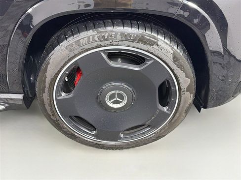 Used 2025 Mercedes-Benz GLS 63 AMG 4MATIC image 37