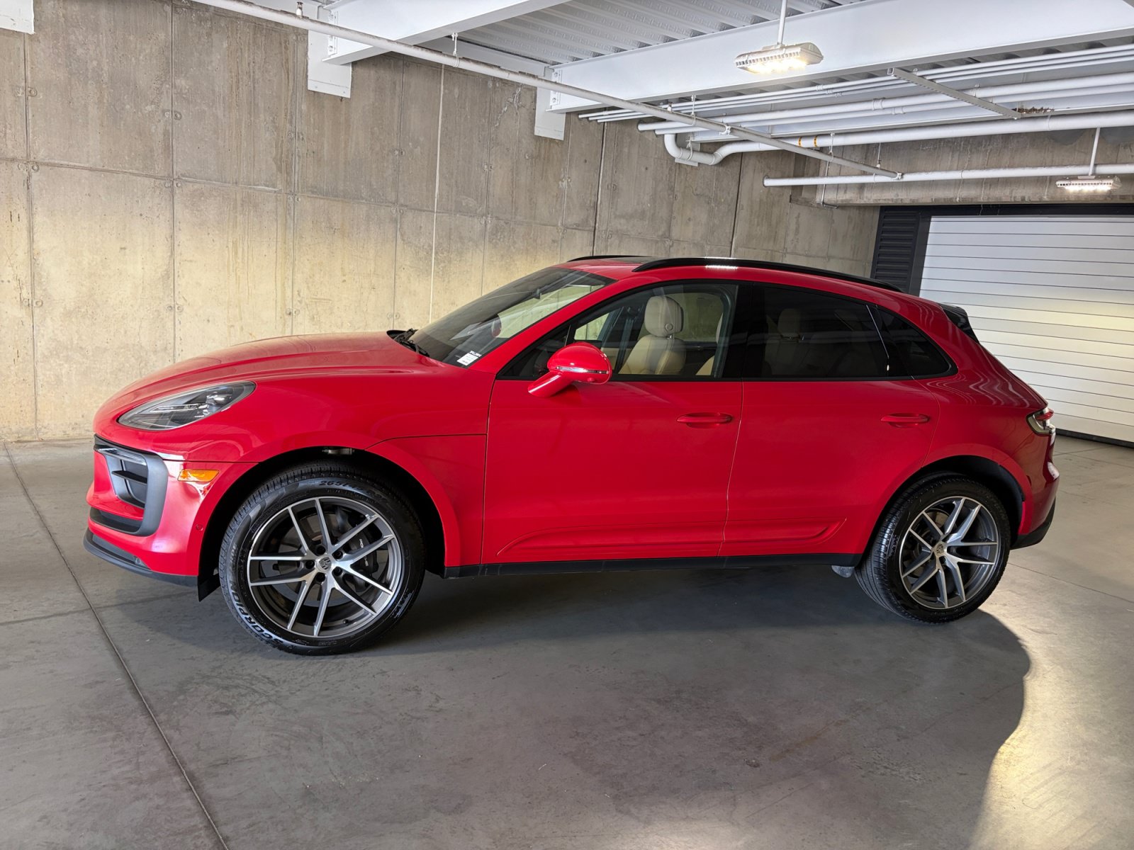 Certified 2026 Porsche Macan AWD/4WD image 2