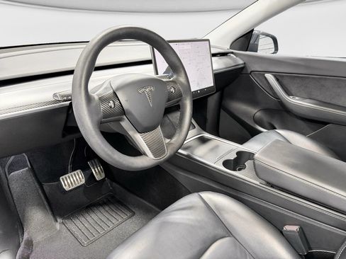 Used 2021 Tesla Model Y Long Range AWD/4WD image 18
