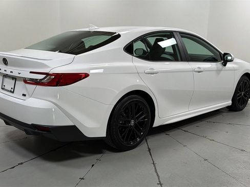 Used 2026 Toyota Camry SE w/ Multimedia Upgrade Package image 5