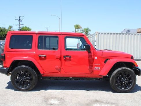 Used 2024 Jeep Wrangler Unlimited Sahara AWD/4WD image 3