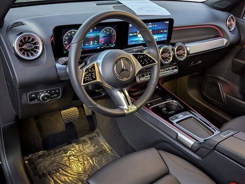 Certified 2025 Mercedes-Benz GLB 250 image 10